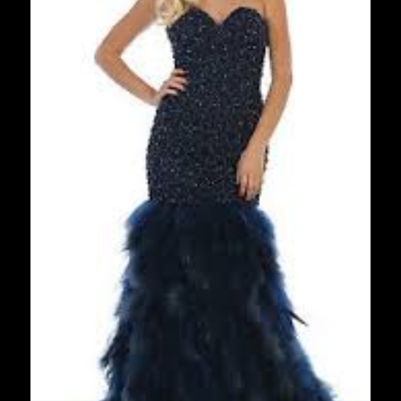 Beautiful Formal/Prom Dress - Picture 1 of 4